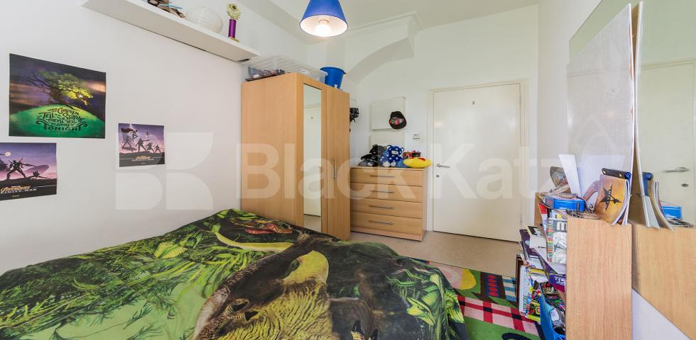 			CENTRAL ZONE 1 LOCATION!, 2 Bedroom, 1 bath, 1 reception Flat			 Leinster Square, BAYSWATER